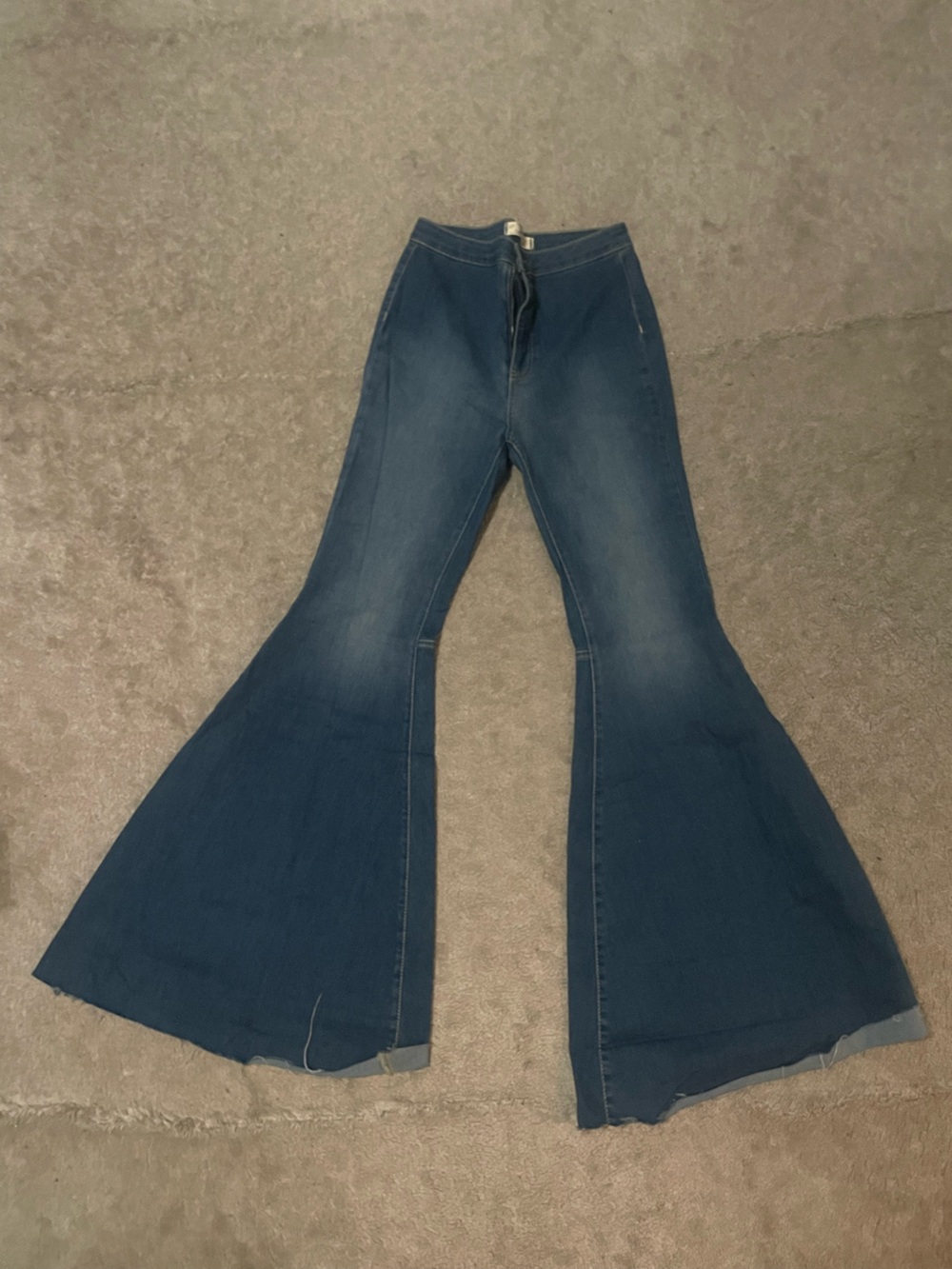 Women’s free people bell bottom jeans size 6